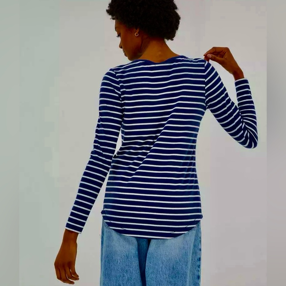 GAP Women’s Navy and White Striped Long Sleeve T Shirt